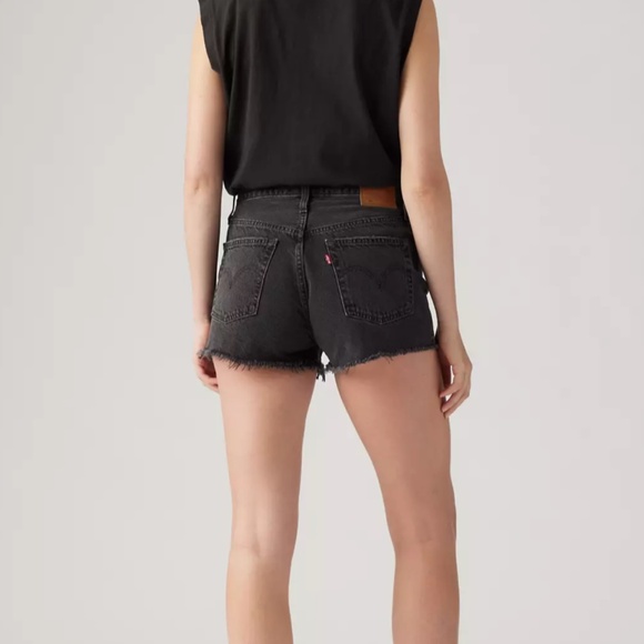 597. Levi's® Premium 501® ORIGINAL FIT HIGH RISE WOMEN'S SHORTS NWT Sz 33 - Picture 3 of 4